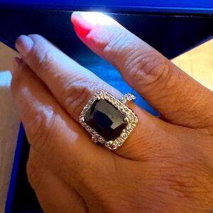 Sophisticated Silver Ring with Black Gemstone